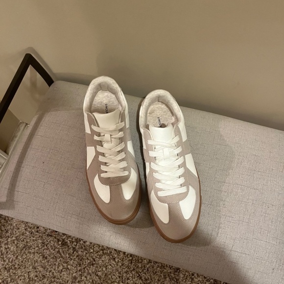 BAILEY sneakers by “Sincerly Jules” white beige shoes NWT Size 9 - Picture 4 of 6